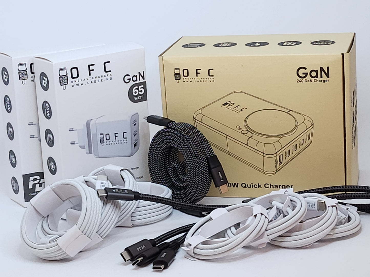 240 gan pd 3.0 lader og usb kabler